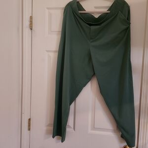 Athleta Women's Green Cropped Pants